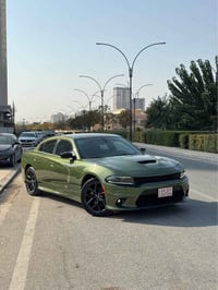 شارجر R/T • ٢٠٢٣ • زيتوني