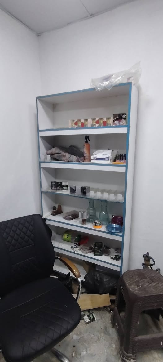 غراض للبيع مستعلات استعمال قليل اخو الجديد (براد +سلات جبس+ كرسي +ميز +عارضه جكاير) للاستفسار اكثر***********
