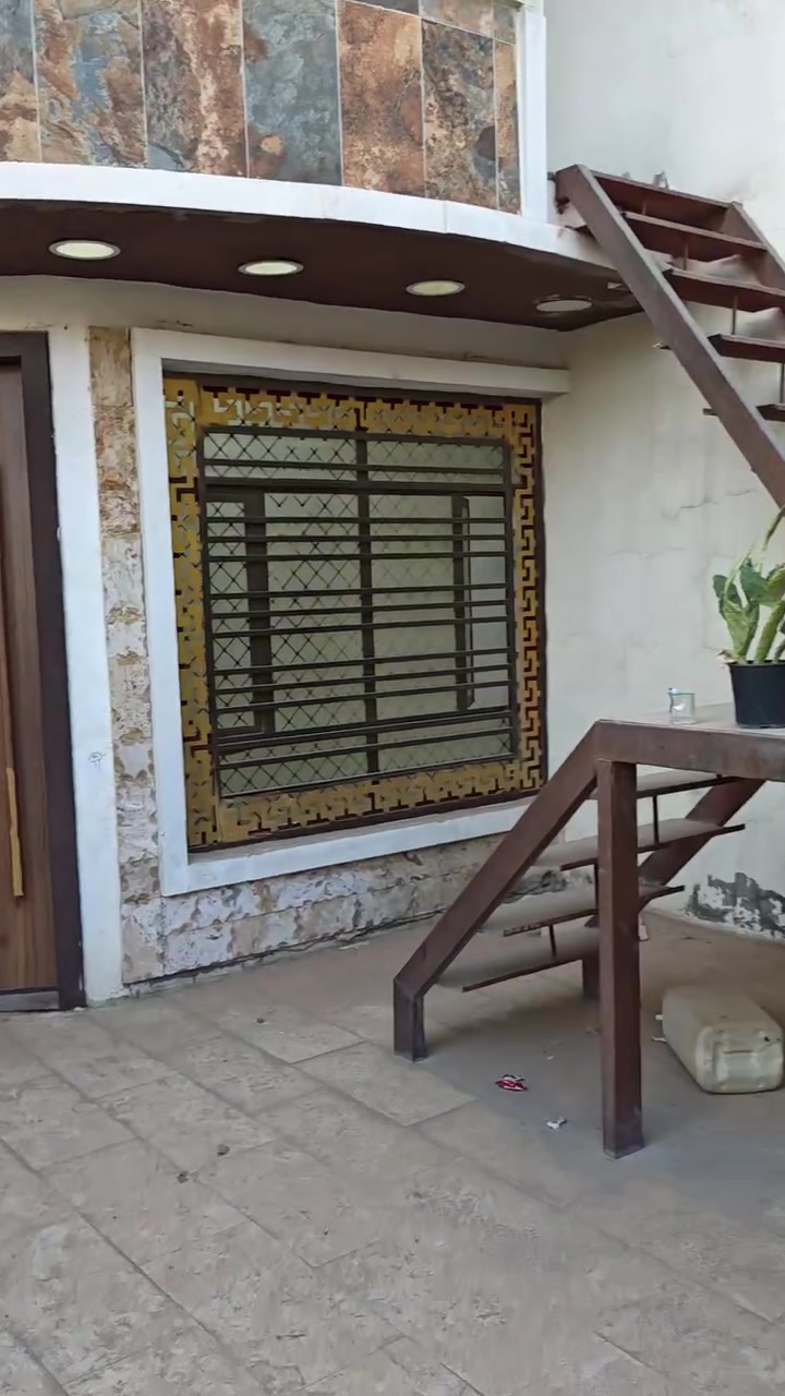 يتوفر دار للايجار مساحة 165 متر
يحتوي على صاله كبيره ومطبخ عدد 2📍 و5 غرف نوم
🏠🏠.                        🏠🏠
 وصحيات عدد 3 وسخان عدد 4 
🔥🔥.                       🔥🔥
وماطور مي البيت نظيف جدأ
🏠🏠.                       🏠🏠
 العنوان الغزاليه شارع المرور 
⌛⌛
البيت نظام وحدتين يصير 
💸💸.                       💵💵
سعر الايجار مليون قفل 
☎️☎️.                       📞📞
الاستفسار ***********
