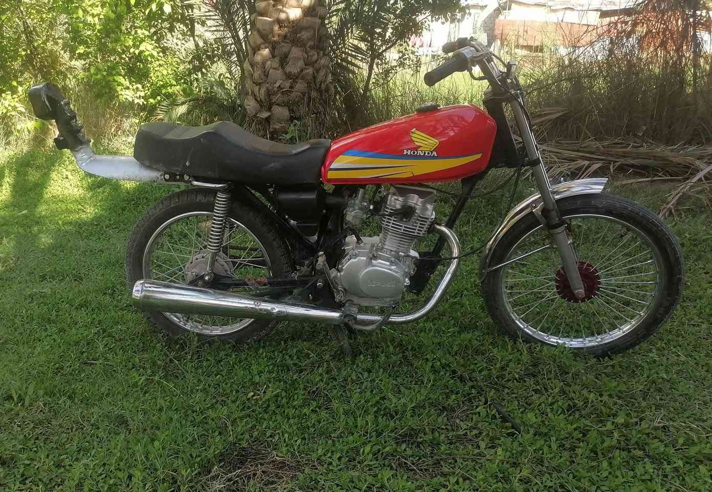 سلام عليكم. دراجه نامه اصلي شلامجه (ما مفتوحه) شرط شلعه ومعدل الدراجه احلى من الصوره نضيفه وكامله تعمير كله 25 وغراض كله جديده شاده الدراجه كلك كلك كلك مكفول من السرقه ناصريه مركز السعر 575 وبيه مجال كلش قليل لشراي *********** بيه وتساب
