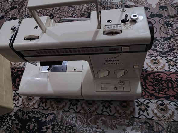 السلام  عليكم  مكينه خياطه كومبال برذر مكينه مال بيت تجي استعمال قليل بعدهي جديد تجي تفحص ياله تاخذها
الشراي بي خير ويدلل ولا يعرف عنها يكتب عنها وتطلعه بل يوتيوب الشراي بي خير ويدلل الاستفسار *********** او خاص
