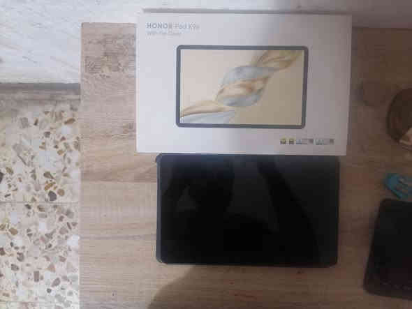 السلام عليكم 
ايباد هونر باد x9a 
ذاكره 128
كامل ملحقات مع كيبورد وماوس
مشحون 20 مره فقط
كفاله شرط جهاز جديد مابي لو زله
للبيع او مراوس ب جهاز ايفون 11برو ماكس
سعره260 ولي مجال بسيط 
***********
