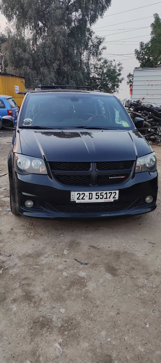 السلام عليكم 
دوج كرفان 2017sxt 
الحادث جاملغ وبنيد بدون دواخل 
ايرباك راجع بلادي 
......... 
ابواب كهرباء 
جنطه كهرباء 
تبريد 3 قطع 
كراسي جلد 
كراسي منفصل سياحي 
تشغيل عن بعد 
داخل اسود
فرس ارضي كبير
فرس سقف مع شاشه 
شاشه دشبول مع كاميرا 
السيارة عليها سيرفس كامل شرط ولا كلوب بالدشبول 
نظيفه جدا جدا داخل وخارج وما عايزة اي شي 
تخم تاير ياباني 
العنوان بغداد الدولعي 
السعر 164
الاتصال 
***********
***********
