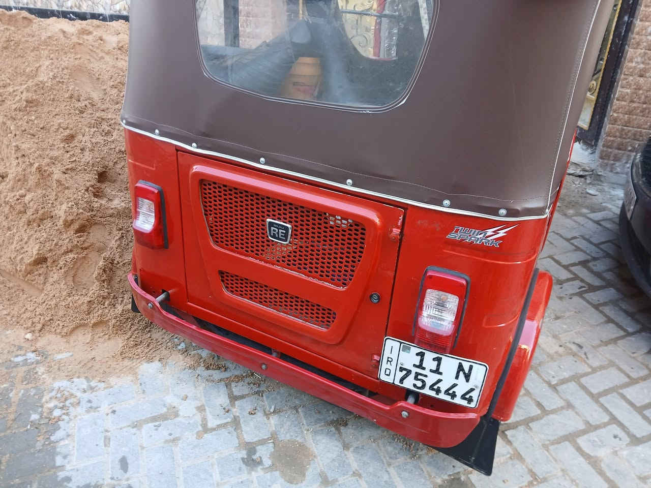 تكتك ٢٢ شهر ٥
بيها بس لغد الأيمن بس رش مو معجون بس رش ومصلحه دوسات بس 
تخم تاير كله جديد 
السعر ٨و٦٠٠ وبيها مجال قليل تدللون

الرقم ***********
