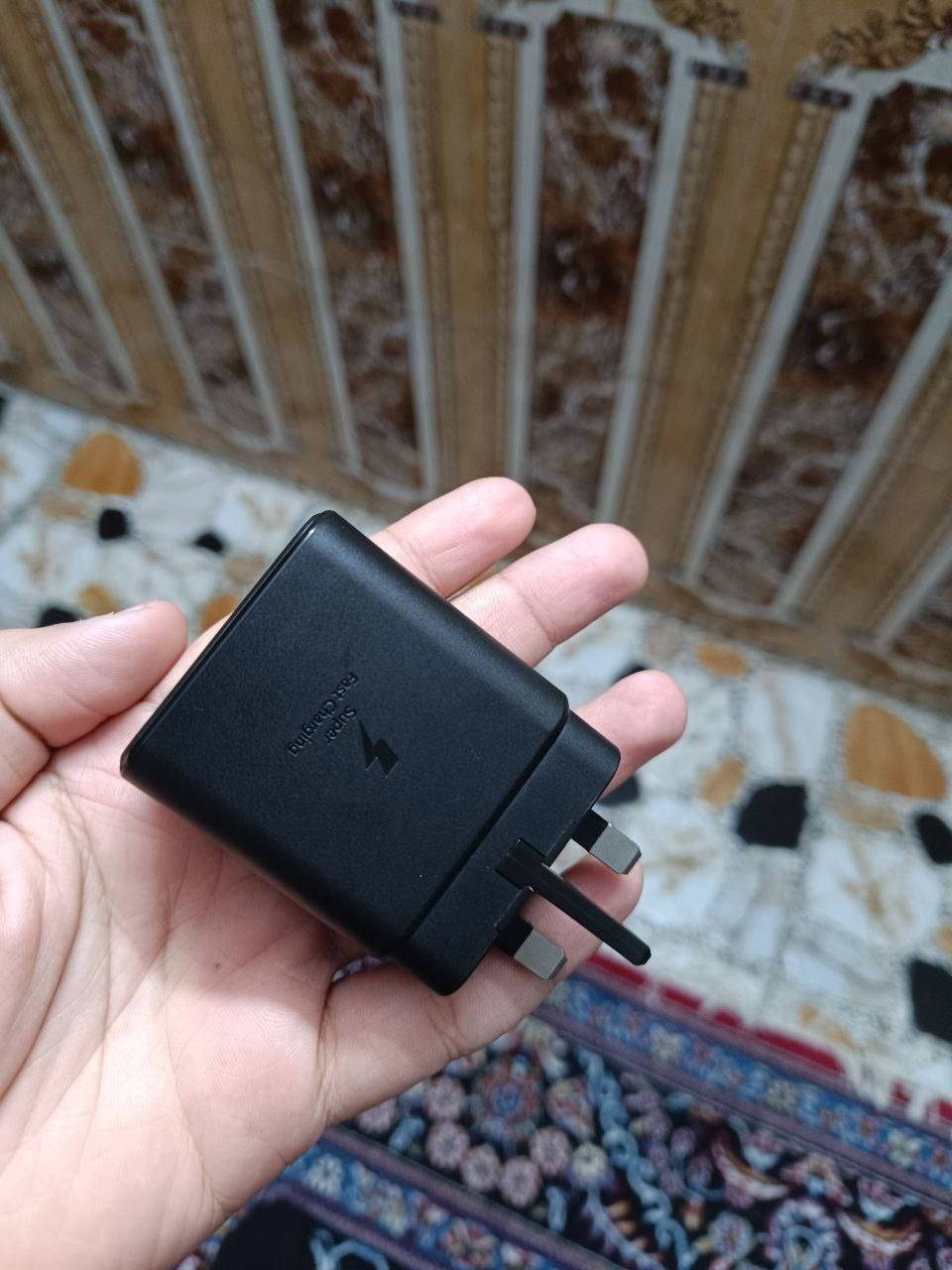 سلام عليكم شاحنه سامسونك الاصليه 
45 واط فقط البلك قيم واخذه بل يرضه الله مكاني يغداد الغزاليه ***********ـ
