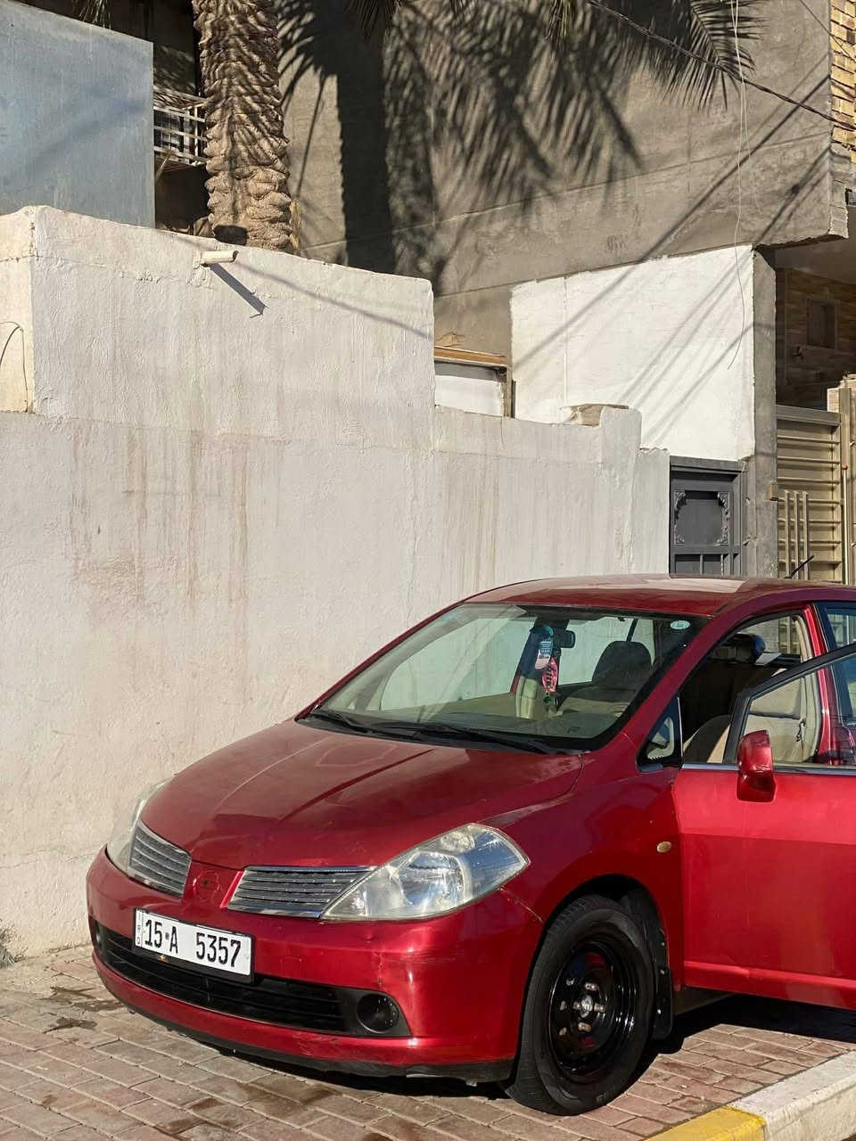 سلام عليكم نيسان تيدا خليجي موديل 7.    السياره جاهزه من كلشي تبريد ثلج بيه قطعتين صبغ فقط العنوان الانبارالسعر68 $***********
