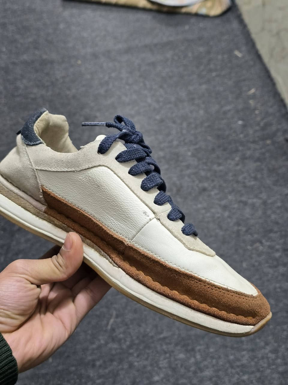 السلام عليكم
4احذيه اصليه نظيفات ماعدى الاديداس السولار بوست نظافتها مو كلش
النايك ب30
الريكبورت ب25
الكلاركس 25
الاديداس ب7 كلهن قياس 40
***********
