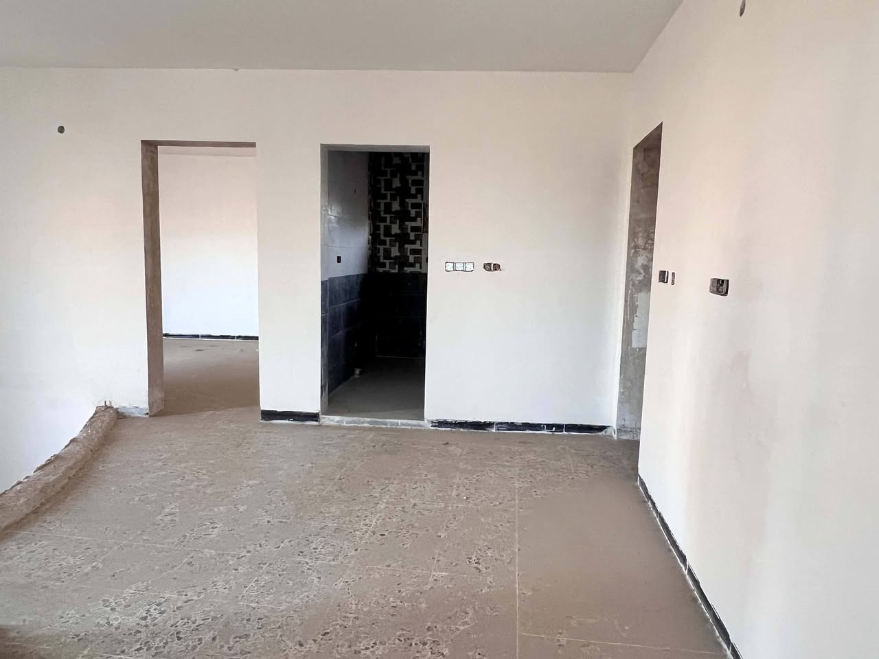 بيت للبيع 
‏الصقلاوية الشهداء الثانيه قرب العلوه  
‏مساحة البيت 317 متر وجه 13  ونزال 24.5 شارع 10 ونافذ على شارع 20 قرب العلوه طابو صرف البيت متكون من طابقين بناء حديث طابوك الطابق الارضي غرفة نوم وصاله ومطبخ واستقبال . صحيات خارجية وصحيات داخلية الطابق الاول 3 غرف  نوم وصاله وصحيات الارضيات كاشي البيت بناء درجة اولى 
‏البيت بي شويه نقوصات تقفيل كهرباء محجل درج صبغ 
‏
 السعر 160 مليون
‏
‏للاستفسار 
‏☎️***********
‏
‏☎️***********
‏
‏☎️***********
‏
