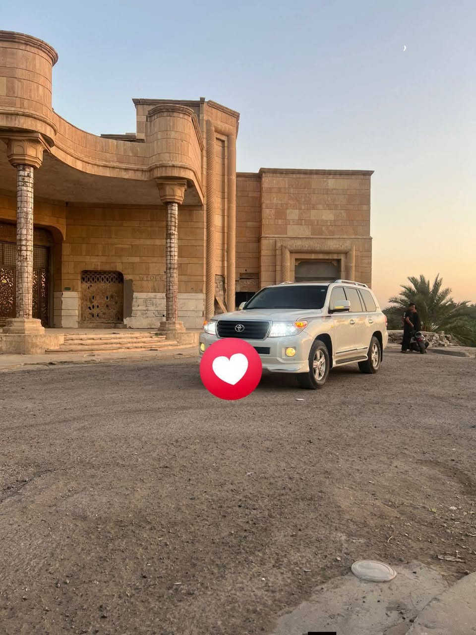 السلام عليكم
لاندكروز للبيع 2010 
رقم بغداد
بسمنه ثاني يوم تحويل 
محرك 4000   V6
مري شفط 
فتحت سقف
بيها صبغ حزام اثر شريط 
وباقي مواصفات  المعروفه 
السعر 260 وبيها مجال 
مكان السياره بغداد الشعب 
للاستفسار ***********
