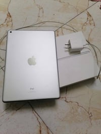 ايباد ٩ • ٦٤ • ويا لزقه وحافظه