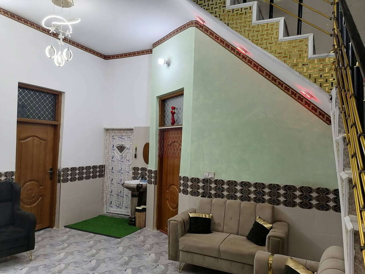 بيت للبيع طابو زراعي
بناء كونكريت مسلح يحتوي على غرفه وصاله ومطبخ وبراني وصحيات داخلية وخارجية والطابق الثاني غير مبني (خريطة جاهزة غرفتين وصاله وصحيات ) ، مساحته ١٤٠م
خدمات متوفرة كهرباء ماء تبليط مجاري 

الموقع/ منطقة الدسيم قرب جسر الگوام
للإستفسار الاتصال على ***********
او مراسلة واتساب على ***********
