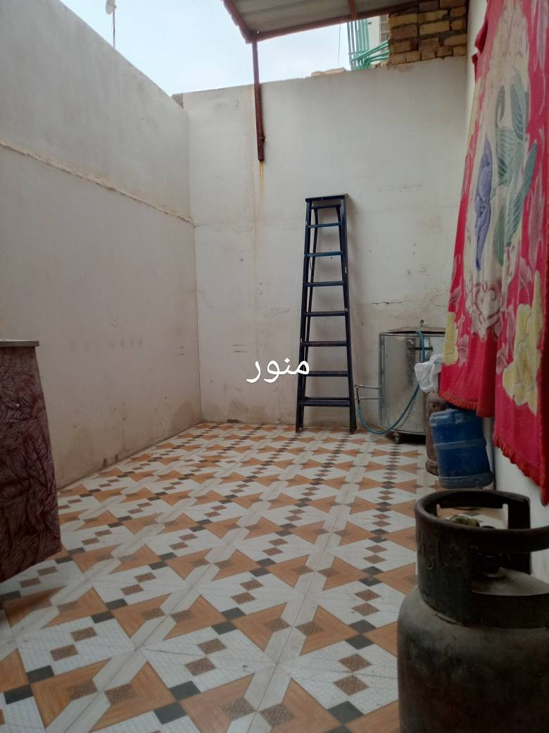 سلام عليكم 
 بيت البيع عنوانه  داخل فرع مندي عدن
 يتكون من غرفتين وصاله ومطبخ صحيات خرجيه وحمام داخلي وبراني ومنور جبير 
مساحته 200
 نوع العقار زراعي 
   سعر  البيت 70 وبي مجال بسيط    
*********** 
بناء حديث بل 2023
