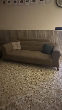 من رخصت المشرفين على الكروب عندي تخم عشر مقاعد مع الطبله نظيف جدا أريد...