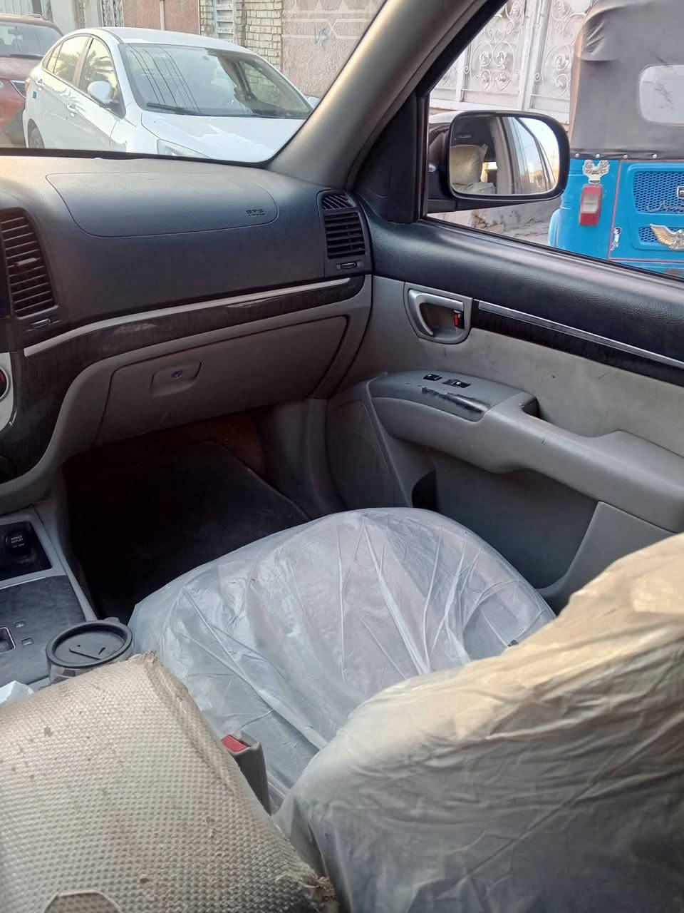 السلام عليكم سنتافية للبيع وارد امريكي ضربتها باب خلفيه وجاملغ عكس السايق سيارة تخبل نظيفة حيل اي نقص ما بيها  تخم تاير جديد غرفتها حلوة وزينه
السعر : 92 وبيها مجال للطيبين
العنوان : بغداد الشعب يم سوك شلال 
الرقم: ***********
