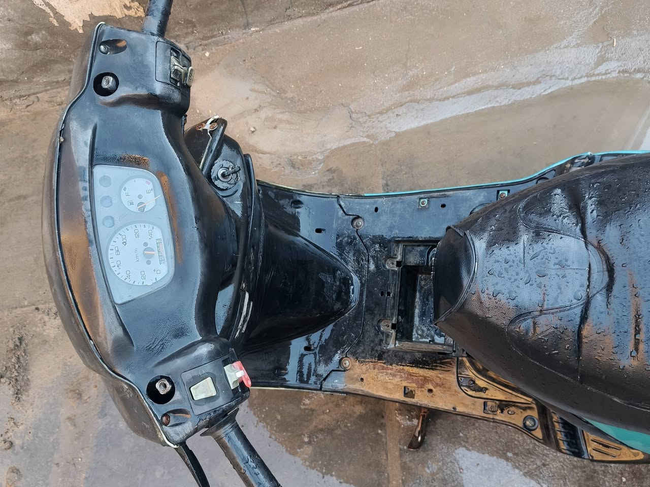 السلام عليكم دراجه فراشه للبيع مكينه ناعمه شلعه ومعدل بس كفراتها شويه تعبانه رايدها ب ٢٠٠ وبيها مجال بسيط مكاني ديوانيه الحضارة ***********
