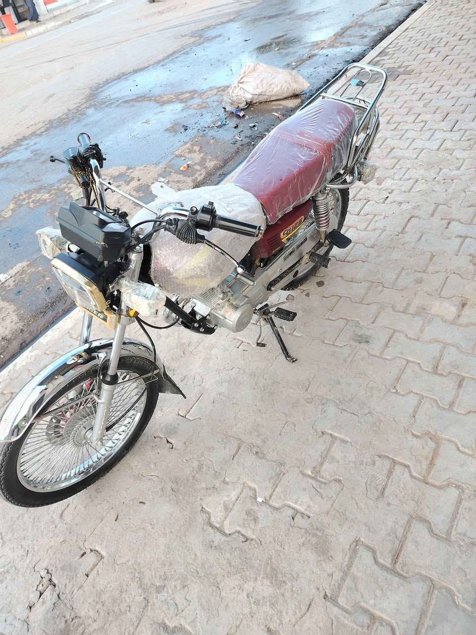 سلام عليكم تايكر مويل 24 سونك الصلي باب الول كفاله عامه محرك ماا مفتوح دراجه كله بلاد كهوبايات كله شغلاه أوراق كامله مكاني بلدروز سعر 600وبيه مجال

***********
