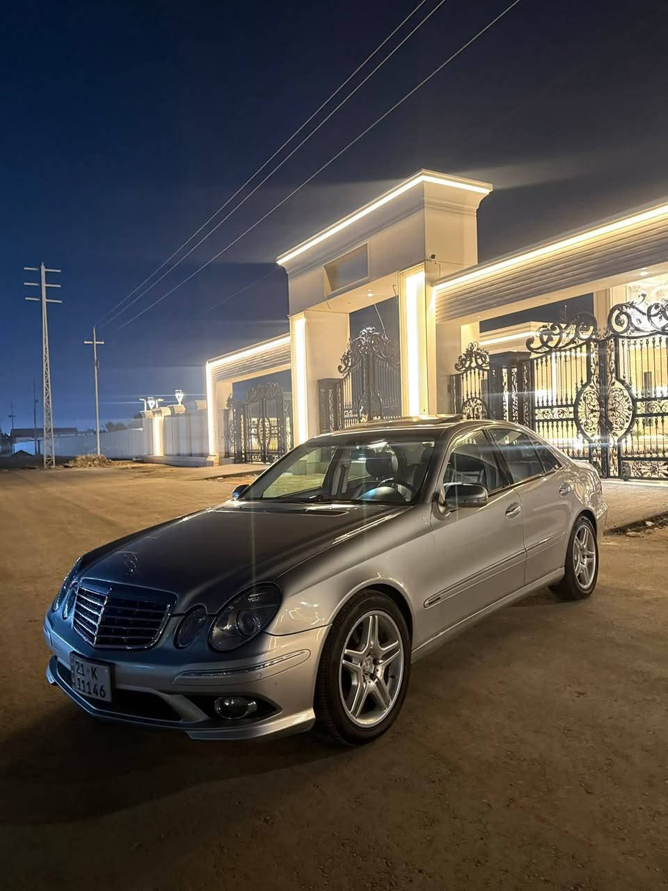 سلام عليكم 
E350     2005
الي يدور جديد وفول مواصفات 
***********
المكان بغداد  جكوك
