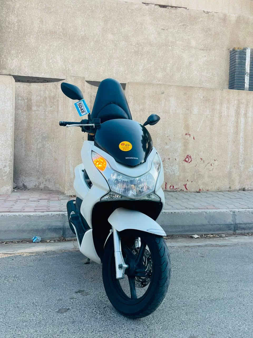 السلام عليكم للبيع دراجه pcxجيل اول مكينه 150 ماشيه ١٧الف دراجة  كلها ابلاديه شرط النضافه دراجهة مال رمبه المديل 2018ماخذها رمبه اوراق المعرض موجوده الدراجه على ايدي ياباني الاصلي JFدراجه جديده السعر 1500العنوان بغداد ***********
