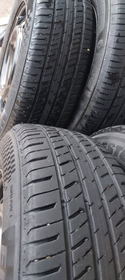 السلام عليكم شباب تخم ويل كورلا امريكي اصلي بدون صبغ حجم ١٥/٦٥/١٩٥ تخم تاير نظيف كلش  للبيع اومراوس مكاني بغدادهاتف ***********وبيه واتساب  شباب مايرهم للسيارات الكوري
