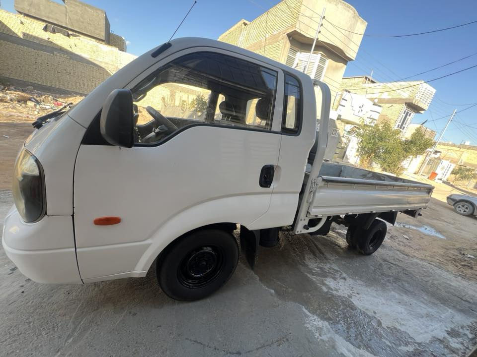 كيا ٢٠١٠
السياره مبدله قماره بيها نسمة بخار خفيف كلش  رقم صدامي بغداد راعيها يداااااور مكان السياره نجف السعر ٦٨ وبي مجال قليل للشراي  ***********
