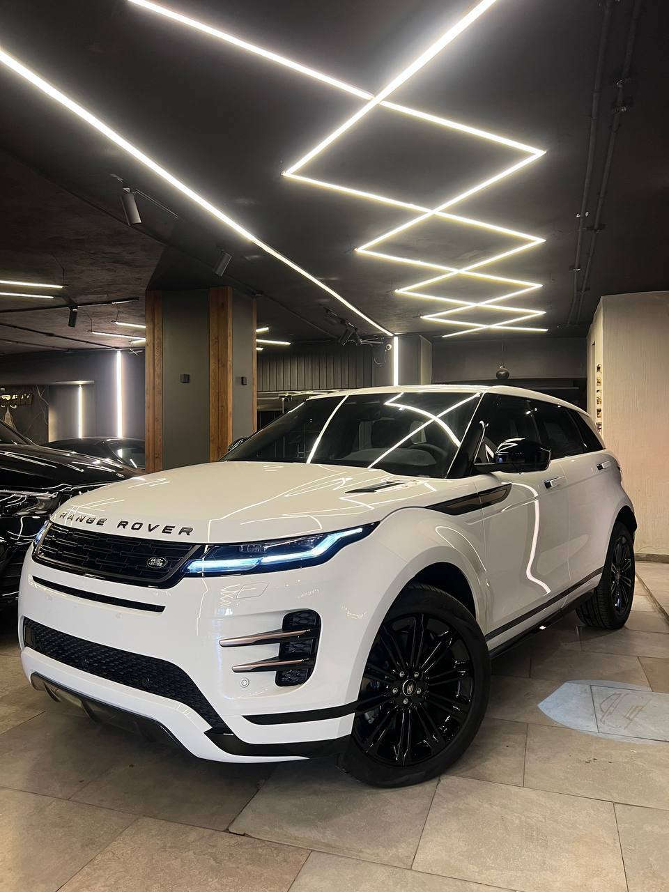 Range Rover Evoque
P160 R-Dynamic 
model 2025 
zeroo 
Keyless start 
Meridian sound system
LED & Auto Headlights
Adaptive Cruise Control
Apple CarPlay & Android Auto

سقف بانوراما 
جنوط 20 انش 
كراسي كهرباء + ميموري 
كاميرات 360


**إذا كنت صاحب هذا الإعلان وتريد حذفه لأي سبب، رجاءا أرسل رسالة إلى الدعم الفني**