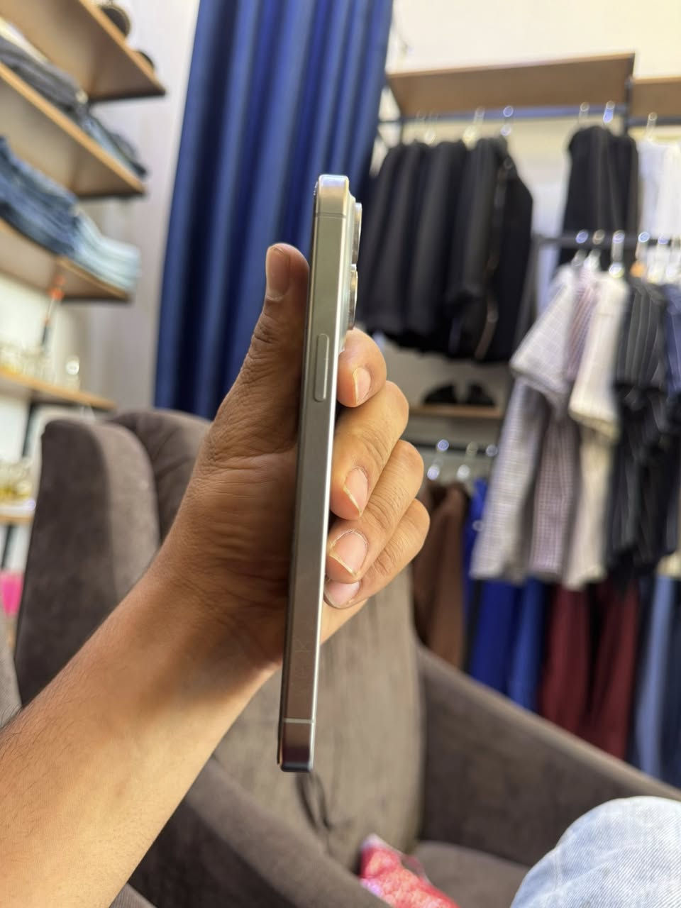 سلام عليكم آيفون 15 برو ماكس شرق اوسط مع كارتونه بطاريه ٨٢ لو تيتانيوم لون المميز مكفول كفاله عامه السعر ٩٥٠ الف مكاني حله الاتصال والاستفسار ***********
