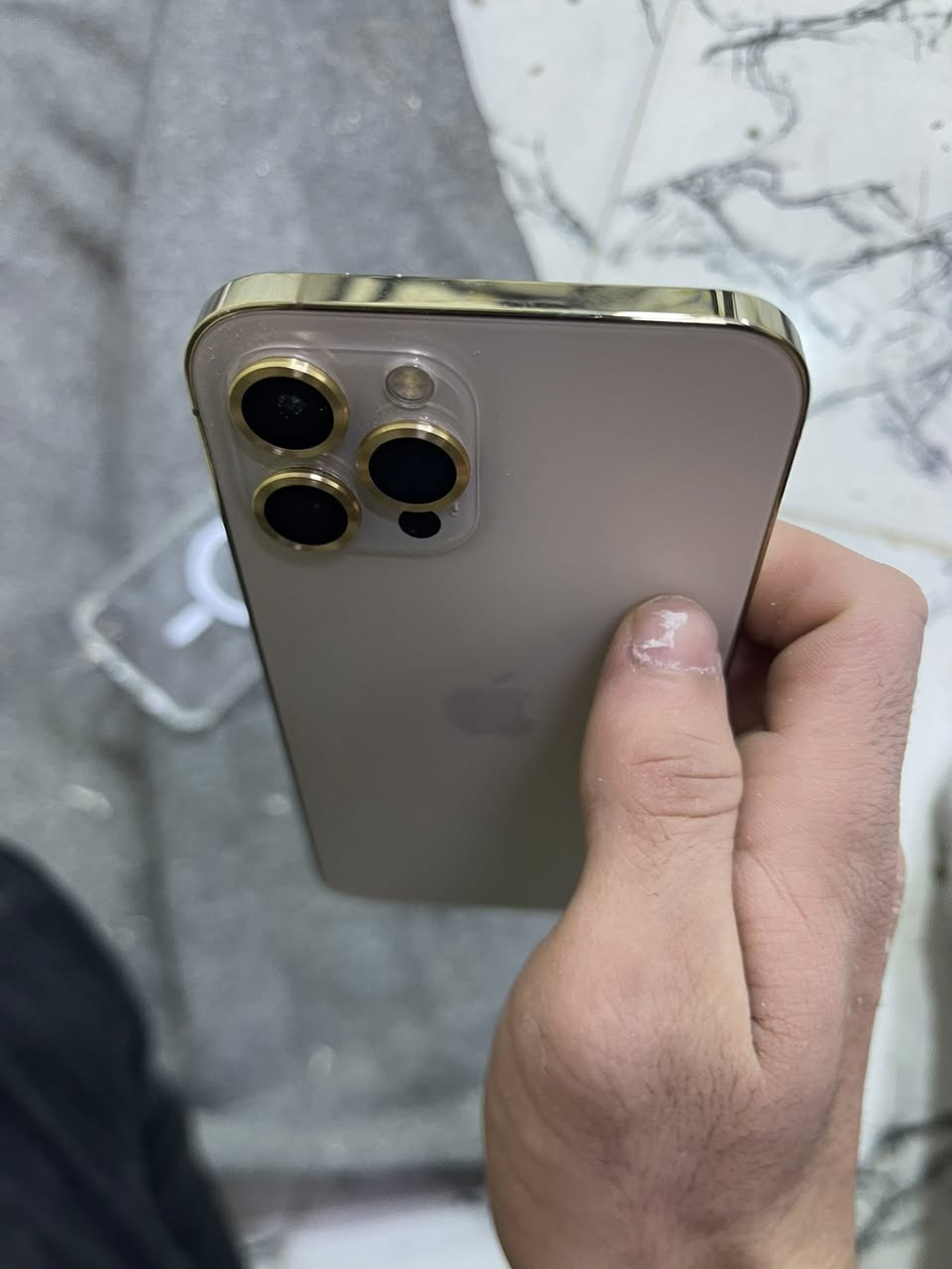 السلام عليكم ايفون 12 برو ماكس للبيع ما مفتوح جديد برغي ما مدخوخ بيه سعره 500 شاحنه وكرتون وياه وكان بالايسر استفسار على الرقم. ‭٠٧٧٤ ٩١٠ ٣٣٩٢‬
