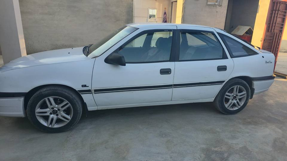 السلام عليكم 
فيكترا  حجم 18 كير توماتيك موديل 1990 
لون ابيض رقم اربيل باسمي 
السيارة كاملة من كل شي ما تصرف عليها 
السنوية والهزة منتهية صارلها 3 اشهر 
نبيع شرط تحويل 
السعر 50 ورقة 
عليها غرامة 70 الف تنزل من السعر 
مكان السيارة تلعفر للاستفسار *********** سنجار, نينوى
