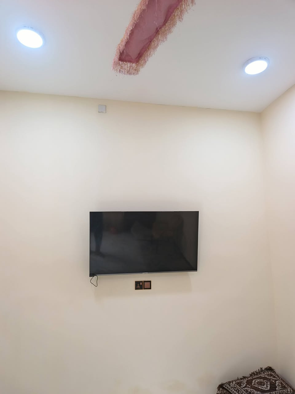 السلام عليكم
بيت رزاعي سند 25
بناء حديث
الموقع حي الميكانيك 
يتكون من غرفة +صالة + منور +مطبخ +صحيات
المساحة 100 
***********
وموجود بالخاص
