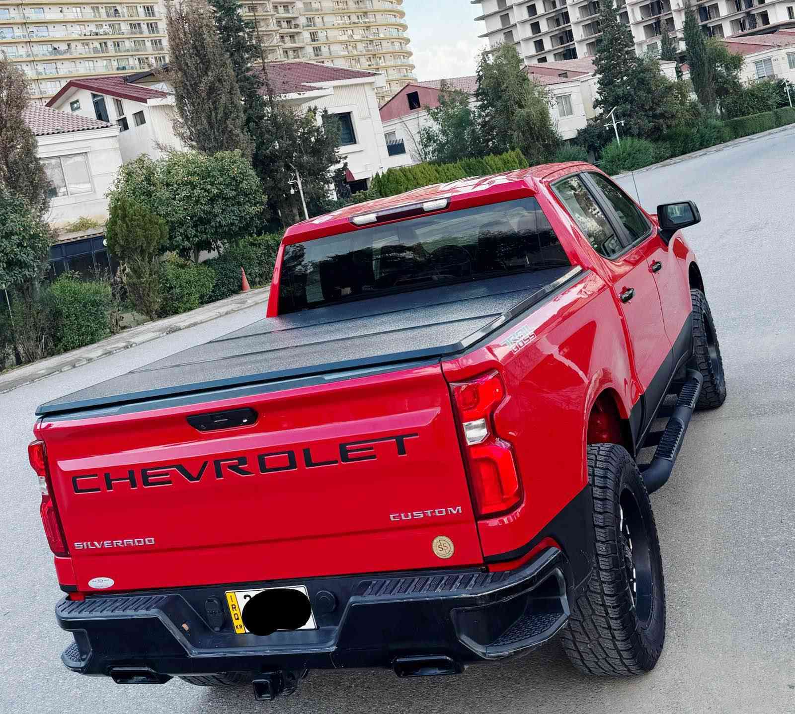 السلام عليكم

رجاء قراءة كافة التفاصيل ومشاهدة الصور والشراي يتصل واتشرف بالجميع 

موقع السياره اربيل // 

رقم اربيل // 

بودي قصير باب طويل المرغوب طبعا 

لون احمر ناري مميز حدا جدا بالواقع اجمل من الصور 

فئة ال ترايل بوس // Z71 

موديل 2021 محرك 5300 ال 8 سلندر 

جديدة جدا السياره 

ماشيه فقط 

((28 )) الف m 

فور ويل 4X4 

هاندبريك بصمة 

شغال عن بعد 

تبريد امامي خلفي 

باب البودي كهرباء 

غطاء بودي اصل 

دوسات جانبية 

كتلوكات بلاديه 

ويل وتاير مميز نص جبلي بدون وحيف طبعا 

السيارة نصبه ماشاء الله شي مو طبيعي كلش حلوه للامانه 

الضرر واضح بصور امريكا المنشوره 

فقط جاملغ بيه مكانين بارد يعني نفسه الاصلي راجع وقطعتين بخ كلير امريكي فقطط يعني ينشال بكل سهوله بدون داخل بدون ايرباك شرط الفحص كل السياره 

السعر 288 ورقه فقط مجاله جدا بسيط حق الجيه 

الي يحب ادزله فديو بي كل التفاصيل يراسلني عل واتساب وبالخدمة واتشرف بالجميع 

للاتصال 

*********** أربيل, العراق
