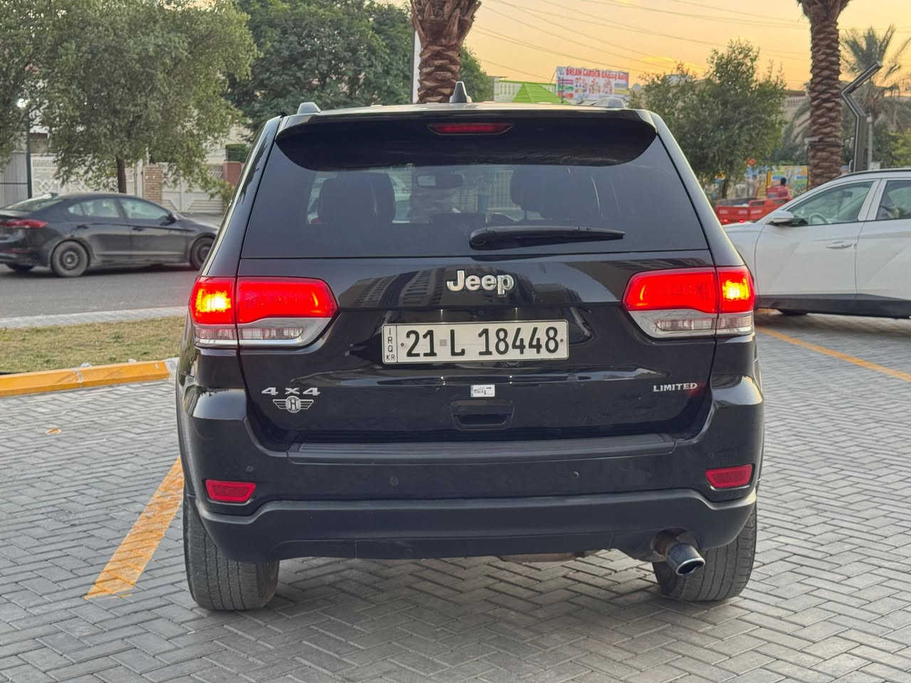 السلام عليكم
جيب كراند شيروكي
فول مواصفات لمتد  موديل 2018 رقم سليمانيه 
حادثها جاملغين امامي وبنيد وجاملغ خلفي شرط الفحص 
مواصفات 
1- بصمه تشغيل + بصمه أبواب 
2- بانوراما 
3-محرك 6 سلندر 
4- كراسي جلد + كهرباء 
5- شاشه + كامره 
6- صندوق كهرباء 
7- فور ويل 
بعد بيها سياره جاهزه أي نقص مابيها 
تحويل وكاله مضمون 
 مكاني بغداد حي الجهاد 
السعر 190 $ بيها مجال 
رقمي ***********
