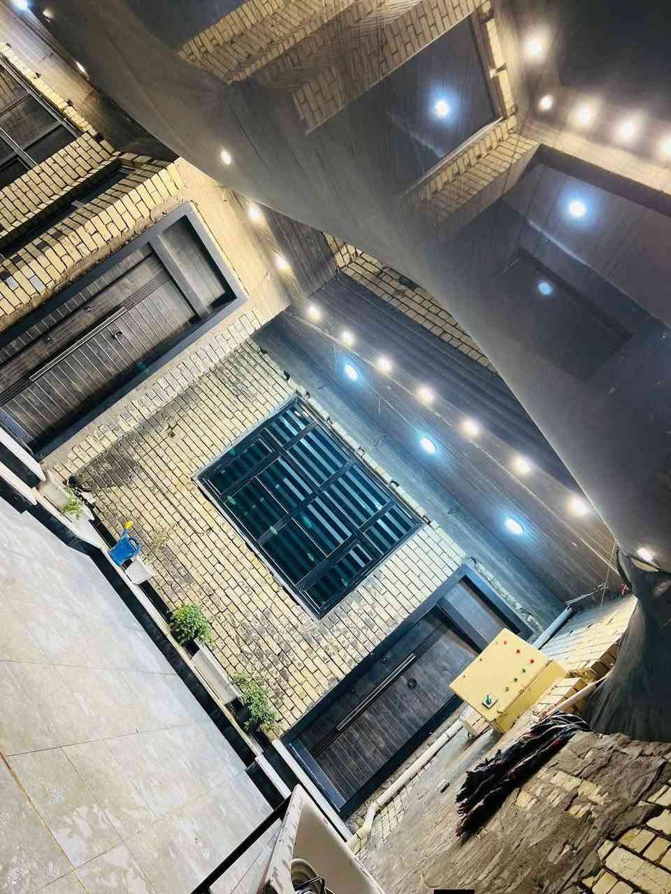 📢 إعلان بيع دار في موقع مميز! 🏡

📍 الموقع: بالقرب من كراج بغداد  –  
شارع الشقق مقابل فلكة المهندس 
🚧 يقع على شارع ٢٠م ويبعد حوالي ١٠٠م فقط عن الشارع العام 
💧⚡ الخدمات: ماء، كهرباء، مجاري، وشارع صبّ وبناء درجة أولى يتكون من طابقين الطابق الاول غرفتين نوم وصالة استقبال مطبخ حار و مطبخ بارد ومجمع صحيات داخل البيت والطابق الثاني صالة وغرفتين نوم سويت

📐 المساحة: ٣٣٠ متر مربع
🪑 ملاحظة: يُباع الدار مع الأثاث

✨ فرصة سكنية ممتازة لمن يبحث عن موقع هادئ وقريب من جميع الخدمات!

📞 للاستفسار والمعاينة يرجى التواصل على الخاص او على الرقم ***********
