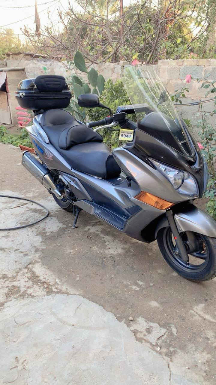 سلفر ونج جي تي  600 ماشيه 35 دراجه مكفولة اي نقص مابيها بيع او مراوس  ***********
