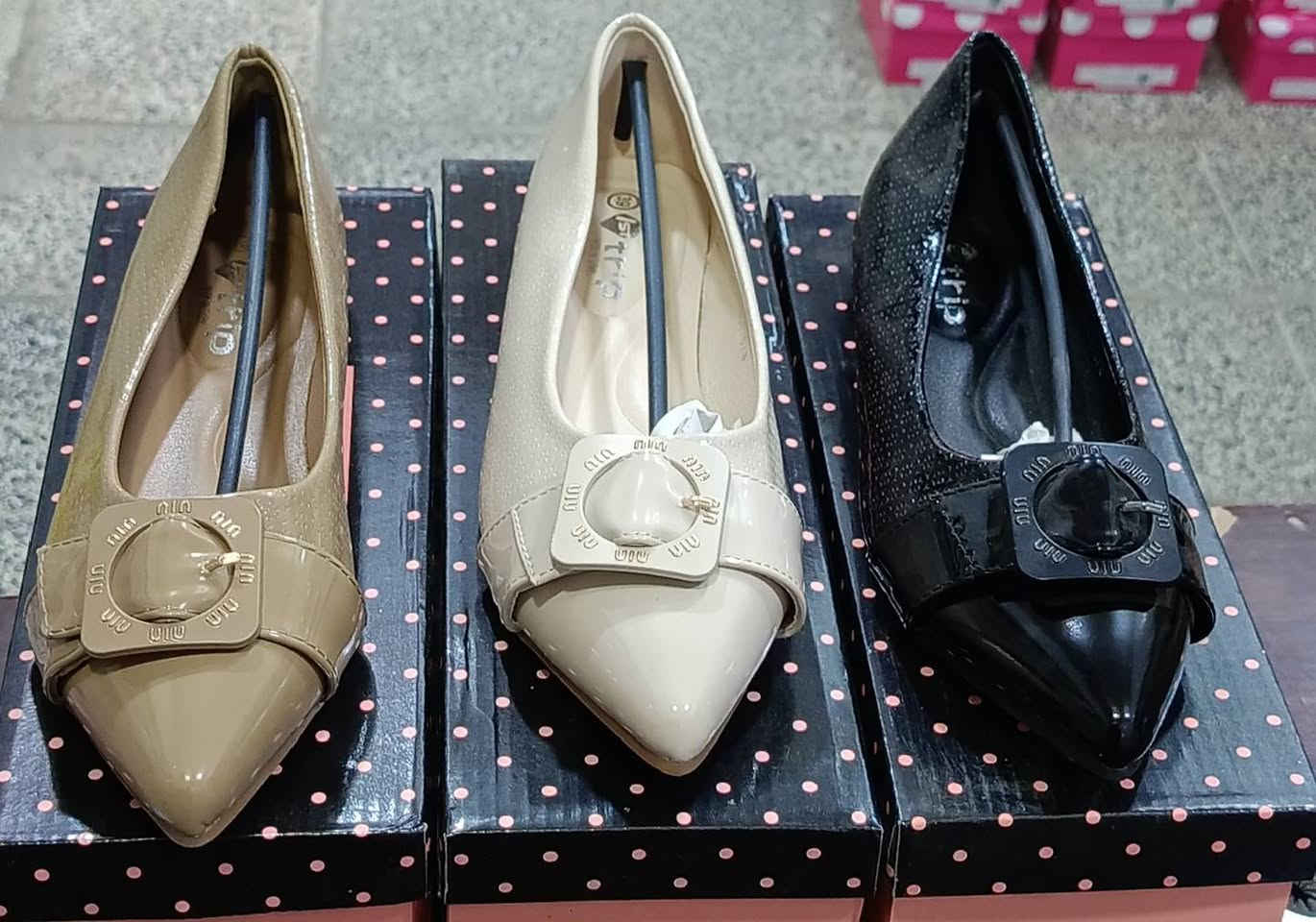 بمناسبة افتتاح محل الريماس للاحذية النسائية في شارع الشرطة الرابعة
اسعارنا تنافسية احدث الموديلات وانسب الاسعار
الاسعار تبدأ من 5 الاف لغاية 9 الاف والسعر تحت كل صورة
التوصيل بالف دينار ***********
