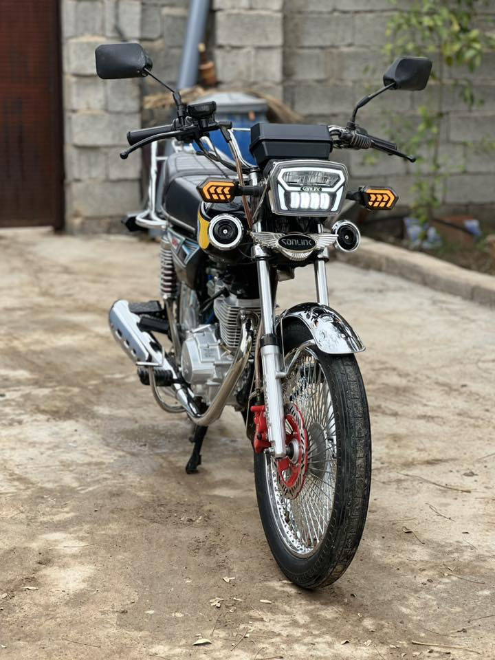 السلام عليكم شباب دراجه تايكر سولنك اصلي كفاله عامه ٢٤ شكل ٢٥ دراجه حلوه حيل سعره ماسب اي استفسار عل رقم *********** مكاني ديالى بعقوبه الصناعه الثالثه
