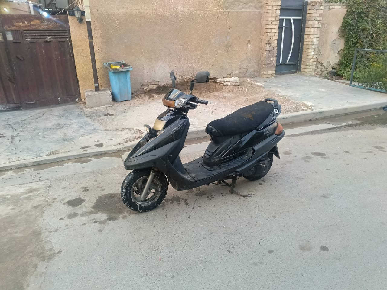 فراشه للبيع كلهه شغاله سلف و هندر و كهربايات  و قفل ستيرن و جنطه محرك نضيف السعر ٢٧٥ المكان بغداد حي العامل ***********
