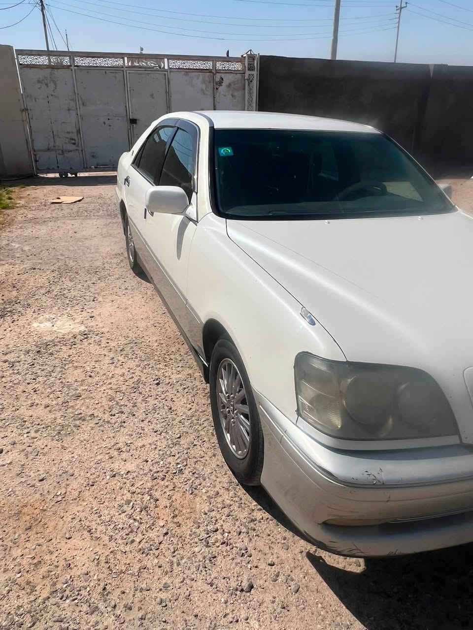 السلام عليكم 
سيارة كراون جنون موديل 2000
گصتين 
مكينة D4 كبير تنقيص دهن قليل    
4دگم 
رقم انگليزي سنوية لل2027 بأسمي
السعر 75$ وبيها مجال 
للأستفسار ***********

