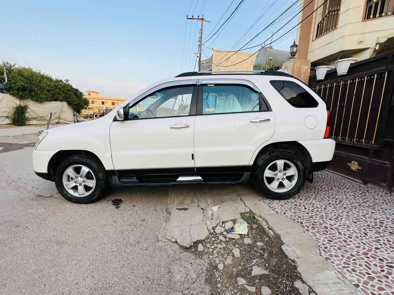 السلام عليكم
سبورتج 2009 رقم صلاح الدين سنويه مساقطه شرط التحويل ما اسوي وكاله فول مواصفات تنته صاج شاشه 
شرط الجسم سليم لا تعديل ولا صبغ فقط براس البنيد طخه موضحها بل صوره كير محرك حداديه تايرات كله شرط عندي نقص غاز التبريد بسبب تبديل راديتر السياره مال جنايه جماعة البيع ولشره لا تعاملني لان السعر مايوالمك كلشي اكو بل سوك والله يرزق الجميع عارضها ب139$ وبيها مجال 
***********
