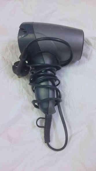 غراض للبيع كاويه شعر ٥ الاف شسوار ٥ آلاف برامه شعر ٥ الاف جهاز تدليك ٥ الاف تبدل بطاري يشغل سيار كهرباء ألماني ٥ الاف كلهن اصلي وشغالات ولي ياخذهن شلع اساهل وياه عنوان مدينه صدر رقمي ***********
