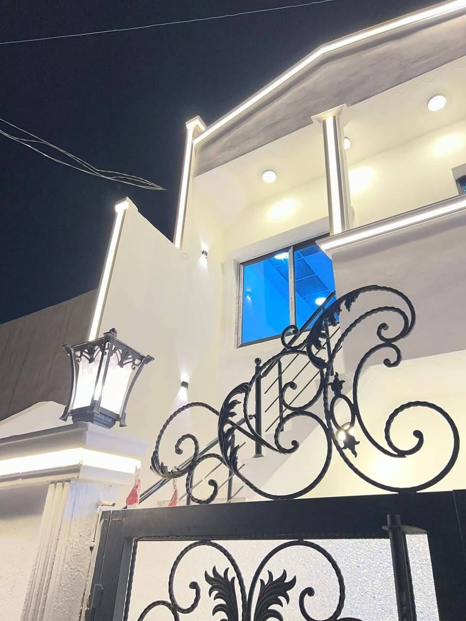 دار للبيع طابق ونص  موقع حي بدر خدمات  كامل البيت ثلث بيت من الصب شارع نضيف ابو كرار  شارع مدرسه علي شاهين مقابل باب المدرسه سعر 50وبي مجال  مساحه البيت 110
 يتكون البيت من استقبال صاله مطبخ وغرفه نوم صحيات  توابيت وغربي داخل و خارجي موجود توابيت شرقي  طابق الثاني غرفه نوم واجهيه فلين شبابيك لمنيوم سلايت  أبواب خشب تركي تبريد مركزي محجرات البيت جاهز اي ستفسار اتصال ***********
*********** كركوك, العراق
