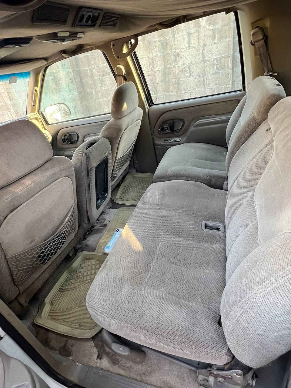 سلام عليكم للبيع  مديل 97 رقم بغداد مكينه 350بيها بدايه بخار كير ألف حداده توني مسويها كهرباء شغاله نقص تبريد سياره مثل ما بالصور تجي شوفها والقماره مثل ما بالصوره هم تجي شوفها مكاني بصره زبير السعر 35 وبيها مجال اي شي اتصل على  ***********
باقي تفاصيل خابرني

