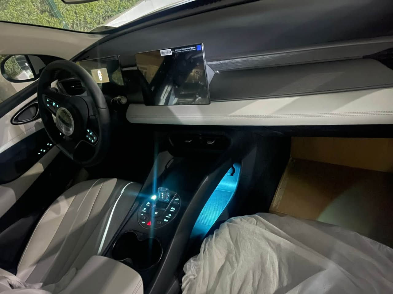Byd sale 05 هيجي نيه ته نيا 4000 جوار هه زار رويشتوه ره قم هه ولير ويل كروم به ناوي خومانه نرخي 138$مجاليكي كه مي تيدايه موديل 2025 موبايل ***********
