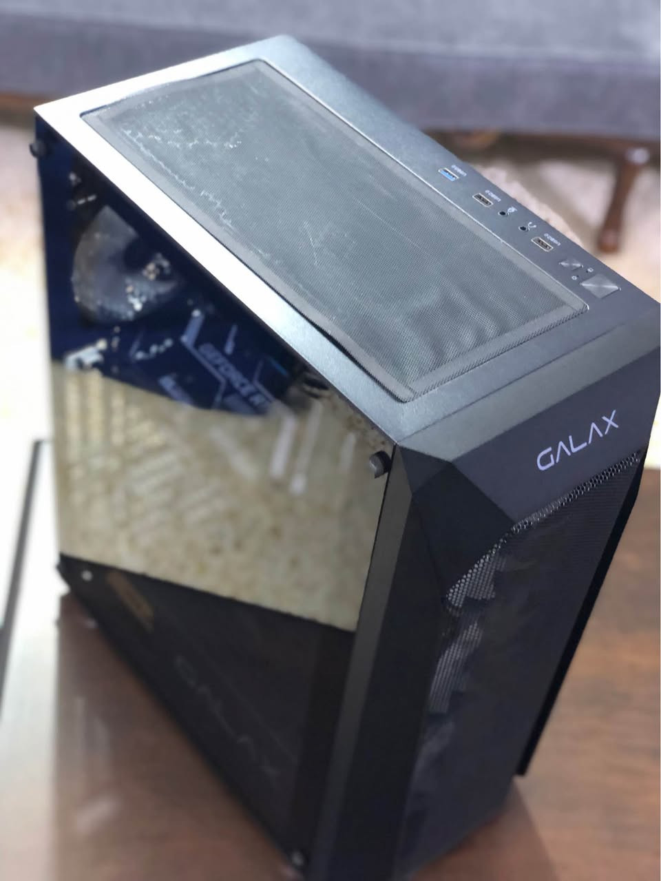 سيت اب كيس و شاشة 
المواصفات :
كرت galax rtx 3050 (8GB) 
معالج core i3-12100F (جيل 12)
بور FSP 550W HV PRO 
الرامات Lexar 8GB 3200 ddr4 قطعتين
المذربورد gigabyte H610M S2
ما بيه تخزين

🔲كرت يدعم الDLSS و الRay Tracing و يدعم كل الالعاب الحديثة و يدعم كسر السرعة

🔲معالج يشابه core i7 الجيل العاشر من حيث الاداء

🔲المذربورد يدعم التطوير للجيل 13 

🔲رامات dual channel 

🔺الشاشة FHD 144hz IPS. بيهة 2 ديد بكسلز لكن شغالة طبيعي بدون اي مشكلة

🔺 مع هدية UPS 1500 بطارياته ضعيفات بس يمشي حال

🔺البيسي استخدام شخصي فقط و اغلبه تصفح و ما عطل عندي ابد

🔺تم فحص الجهاز ببرنامج (Heaven Benchmark) والحرارة والأداء ثابتين جداً (114 FPS على Ultra)

مكاني الرمادي 
متوفر توصيل و الفحص عند الاستلام
السعر (675 الف) و بيه شوي مجال

للمزيد من التفاصيل تواصل معي الرمادي, الأنبار


**إذا كنت صاحب هذا الإعلان وتريد حذفه لأي سبب، رجاءا أرسل رسالة إلى الدعم الفني**