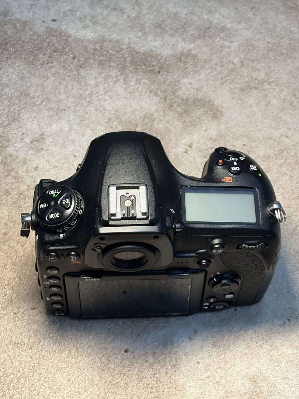 نيكون D850 نصافه 95% استخدام شخصي غراضها كامله  للاستفسار خاص يوجد توصيل ***********
