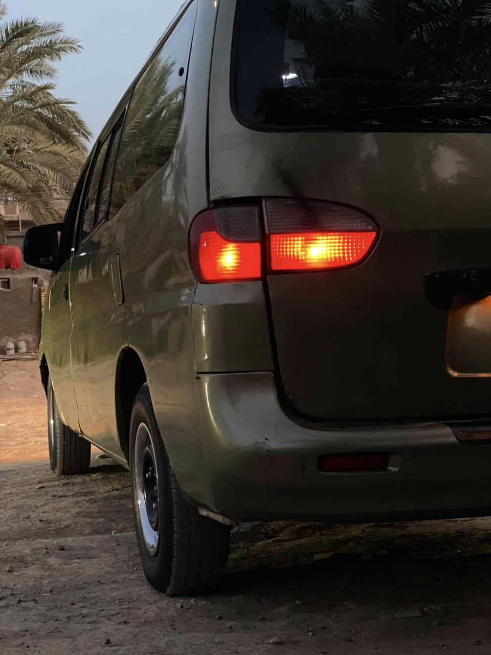 ستاركس موديل 2000 ، مفتوح اوتماتيك ، مكينه كفاله
شواصي بلاديه ، هزه جديده ، متجايه ع الصفحه الكصيره 

صبغ عام ، السياره مطلوبه غرامات تنزل من سعره 

السعر 43 وبيه مجال 

للاستفسار 
الاتصال ***********
