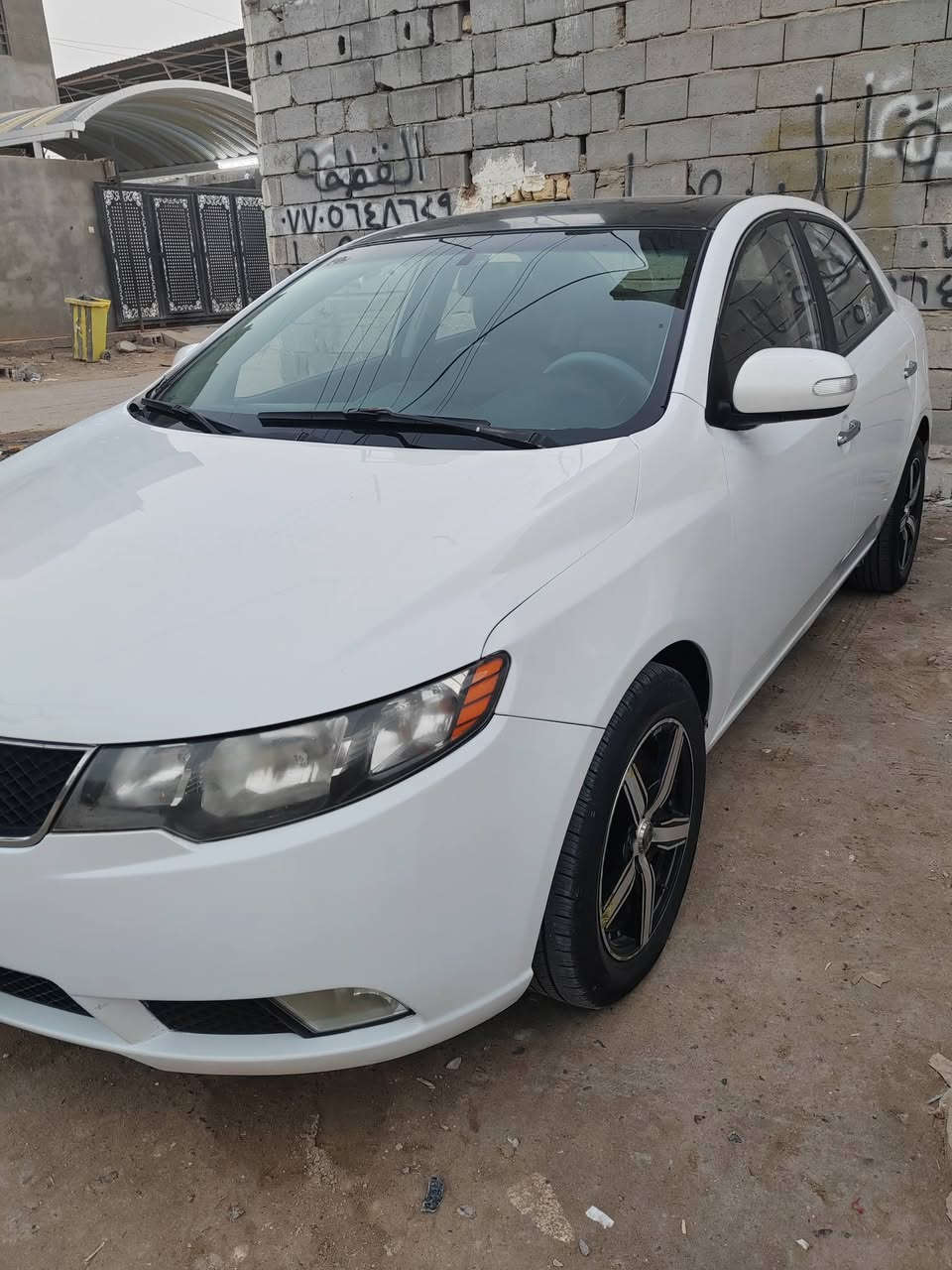 السلام عليكم سيراتو كارتون دخول جديد مكينه كير حداديه تخم تاير مكينه كير ويلات كله جديد رقم وسنويه شمالي حساسات خلفيه كامره شاشه نقص ما بيها موديل 2013 دخول جديد خليجي السياره مكينه دوش البيع او امراوس ماكو مشكلة العنوان البصره استفسار ***********
