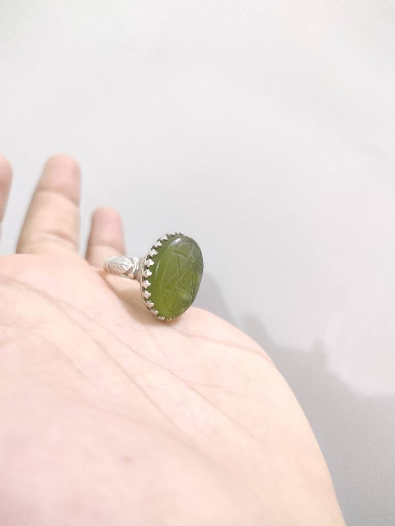 جمال اليشم الريحاني 🍒😍💚 قطعة جمالها يسولف فضة وحجر من النوادر مخطوطة حفر نجمة داود بسعر مناسب جدا اريده ٦٠ مكاني كربلاء يوجد توصيل لجميع المحافظات واتساب *********** /*********** 😍💍🍒💎💚💚💚💯 كربلاء, العراق
