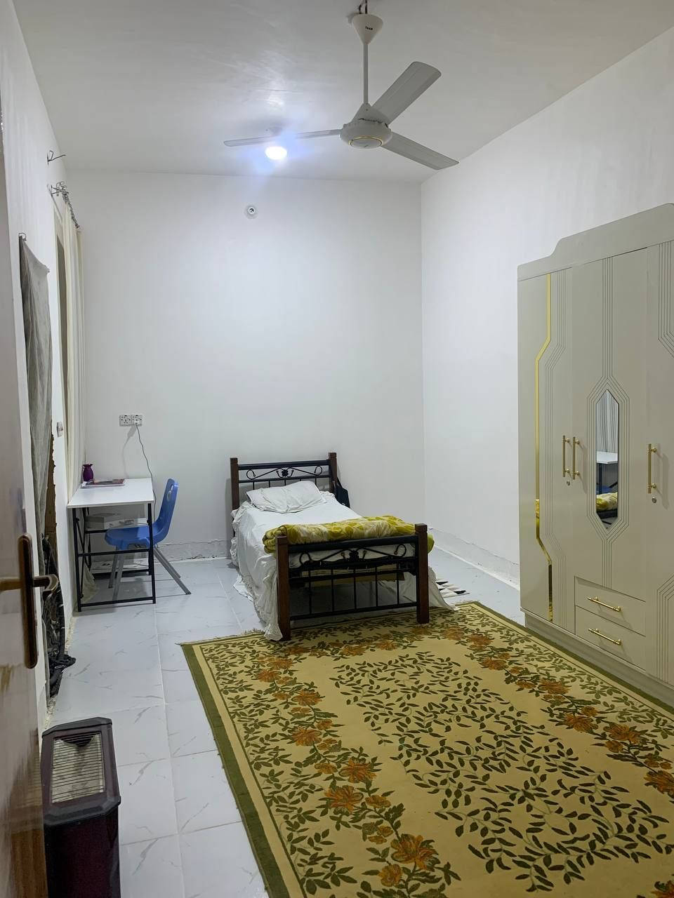 بيت ناصريه ثوره مساحه ١٠٠م طابقين طابوك كونكريت الارضي غرفه وصاله واستقبال ومطبخ وصحيات
والطابق الثاني ٣غرف وصاله صطح شتايكر سعره ١٦٥ بي مجال البيت جديد 
للإستفسار *********** او *********** او *********** مكتب نجمة الابداع للعقار الثوره مقابيل حسينية سيد عواد
