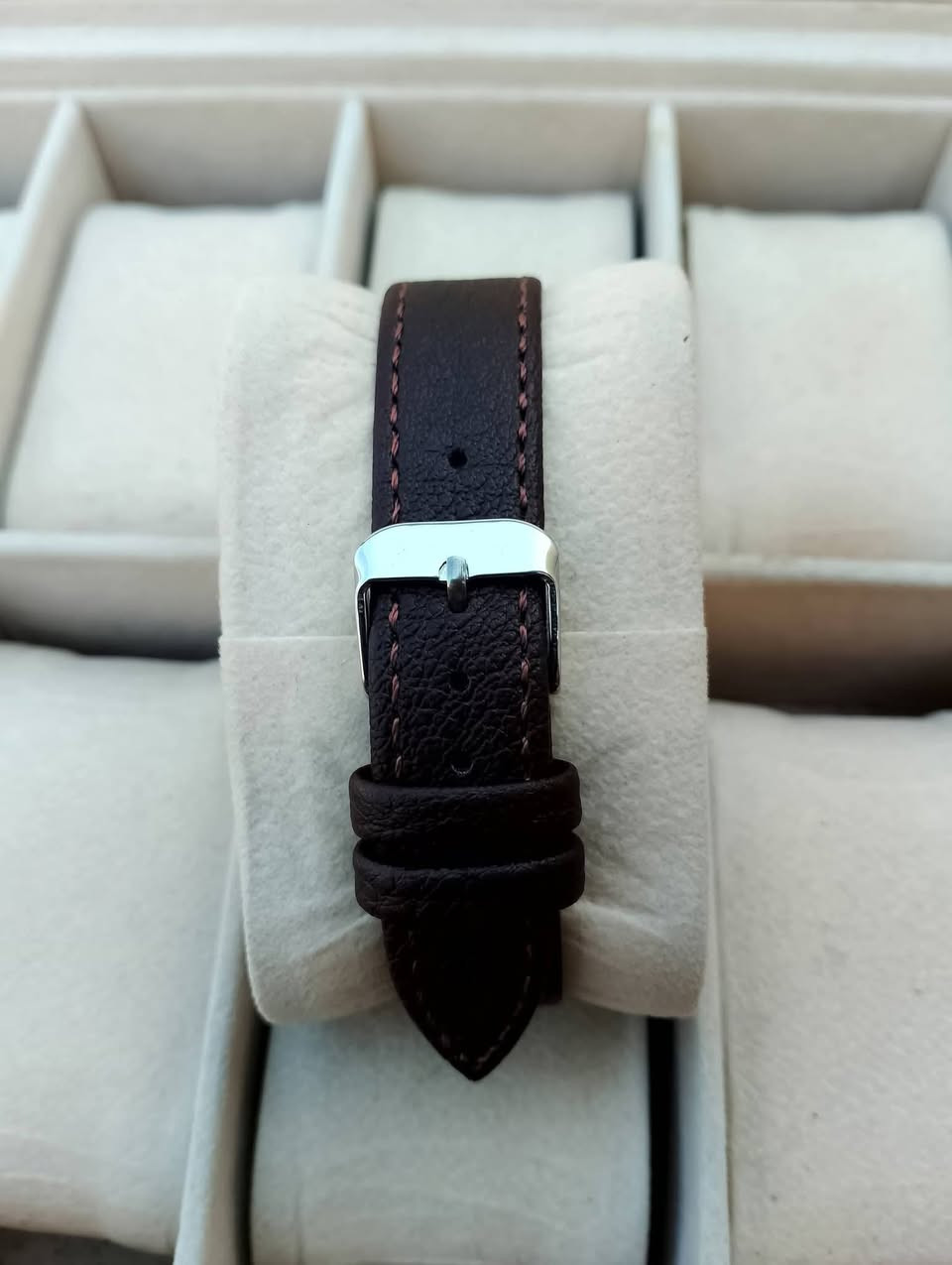 بسم الله الرحمن الرحيم 
تحيه طيبه للجميع ♥️ 
للبيع ساعه تايمكس 
براند امريكي اصلي
سير جلد طبيعي مبدل 
نافذه لعرض التاريخ 
مينه مضيئه ليلاً 
مكينه بطاريه 
السعر 30 الف 💵💵 
العنوان بغداد الدورة 
يوجد توصيل إلى جميع محافظات العراق وبغداد أيضاً 
للحجز والاستفسار المراسله على الخاص او على الرقم 
ه‍ *********** ☎️ متوفر واتساب
