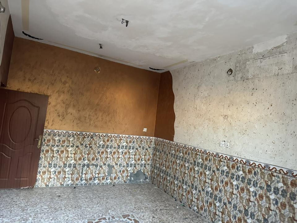 مشتمل 50 متر للايجار
يحتوي على غرفه و استقبال و مطبخ و ملحقات 
عنوان جكوك الاساتذه مجمع الكرفانات 
***********
